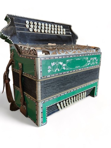 Accordeon 1930 couleur - accordeon,