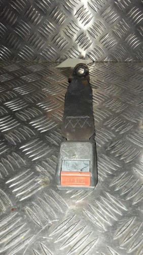 Attache ceinture arriere droit