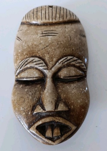 Masque africain sculpté - , en