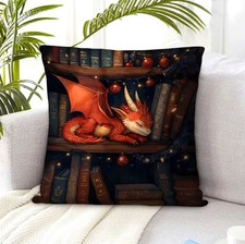 Housse de coussin DRAGONNEAU DE BIBLIOTHEQUE ENDORMI 45 cm DRAGON FANTASTIQUE