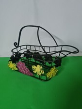 1 Panier présentoir à vin. Bouteille couchée.Fer.