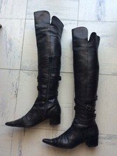 Cuissardes en cuir noir pointure 36 en bon etat.