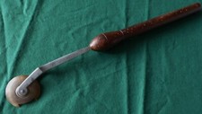 OUTIL ANCIEN BRONZE FER FORGE BOIS GRANDE ROULETTE FILET SIMPLE RELIURE RELIEUR