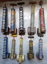 N°2: Gros lot de 10 anciens pulvérisateurs FLY-TOX etc  Cxx