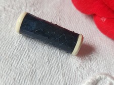 Bouton ancien effet reptile bleu similcuir ? tube 2,3 cm sur 0,8 cm G13D