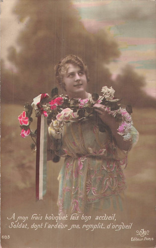 Patriotique femme elegante - cp,