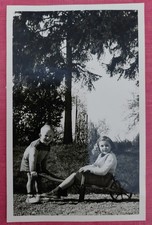 Photo Deux enfants avec jouet