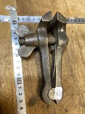 etau outil ancien étau de serrage à main ref N° 7