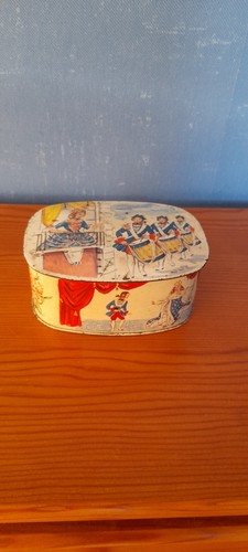 Boite métallique ancienne - ,