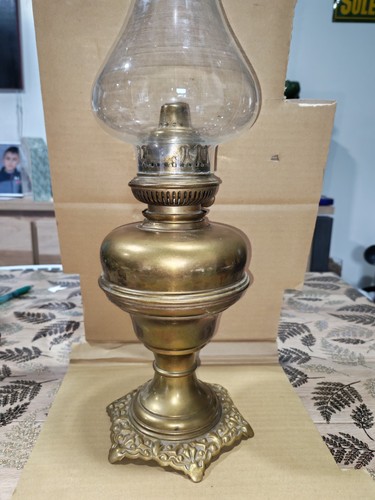 Ancienne lampe pétrole b - ancienne, À