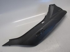 Cache carenage sous selle