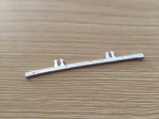 Baguette capot avant pièce