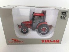 Universal Hobbies Tracteur McCormick V80-4Q Echelle 1/32