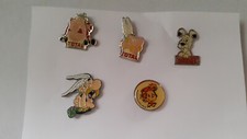 5 pin's conprenant 4 pin's Bande Dessinée Asterix & 1 pin's  SPIROU parfait état