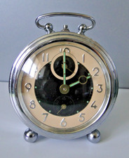 Réveil ancien BAYARD boite chromée cadran crème et noir trotteuse vintage