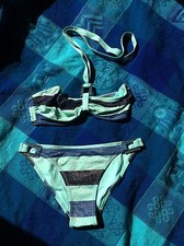 maillot de bain 2 pièces rayé bleu turquoise et marine à paillettes T 34 ETAM