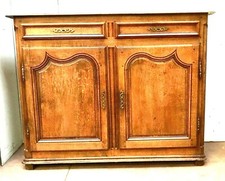 bahut deux portes moulurées deux tiroirs dessus chêne massif . XVIII siècle .