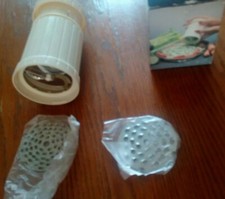 MINI HACHOIR MANUEL MULTI GRATER  En Acier Inoxydable/Plastique Année 70