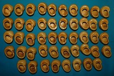 LOT DE 48 COQUILLES A ESCARGOTS EN PORCELAINE A FEU VERNISSÉE . BON ÉTAT D'USAGE