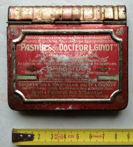 Ancien boîte tôle