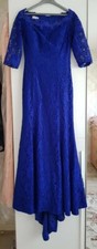 Robe de soirée longue bleu roi à traîne, dentelle, manches 3/4. Taille 36