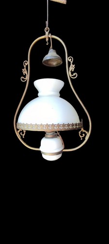 Lustre sur lampe petrole - a,