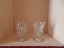 2 gobelets verre à vin moulé