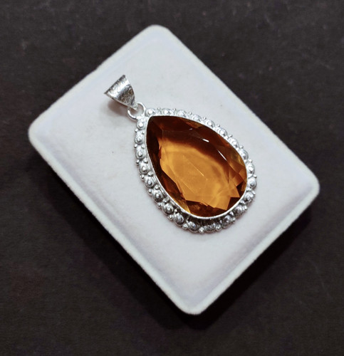 Pendentif pierre précieuse