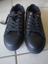 Baskets neuves noir et or