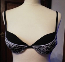 SOUTIEN GORGE WONDERBRA TAILLE 85A AVEC ARMATURE GRIS ET BLANC SEXY