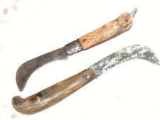 BEAUX COUTEAUX SERPETTE OS DE MOUTON CORNE ART POPULAIRE OUTIL ANCIEN VIGNE VIN