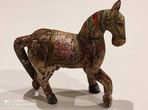 Cheval bois sculpté