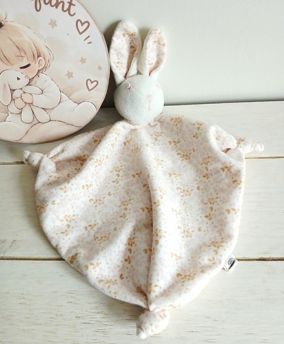 Bouchara doudou peluche lapin