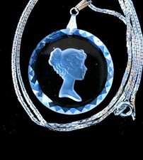 Collier rond acrylique vintage