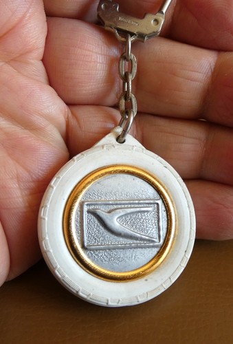 Ancien porte cle automobiles - porte,