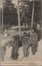 Zoo humain. Exposition coloniale de 1907, femmes du Laos  Carte postale - Zoo hu
