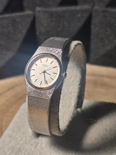 Seiko quartz 2c21 - seiko,