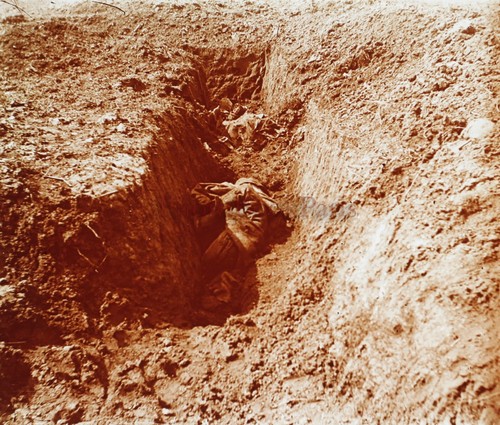 Tranchée allemande cadavres - tranchée,