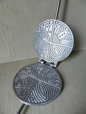 Moule à Gaufres Fines / à Biscuits / à Ferratelles * 4 Gaufrettes Différentes