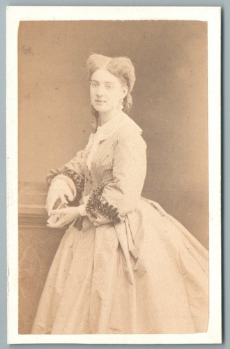 Cdv 1865 jeune femme - jeune, posant