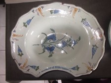 2 PLATS A BARBE DONT 1 FAIENCE DE NEVERS XVIIIE OU XIXE?ET l'autre signé au coq