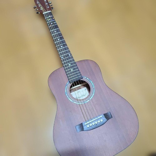 Ancienne mini guitare
