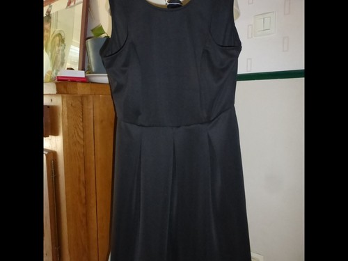 Jolie robe sans - sans, manche