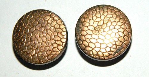 Jolie paire boutons de - de,