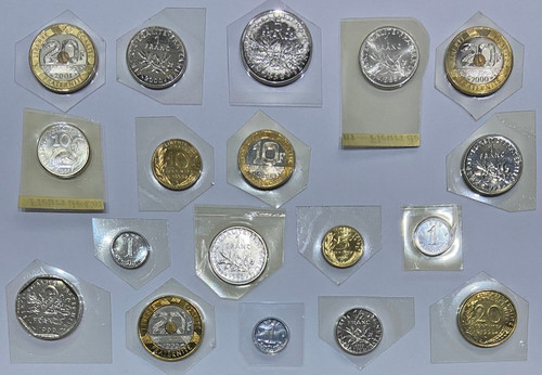 Tres beau lot - 18, pieces