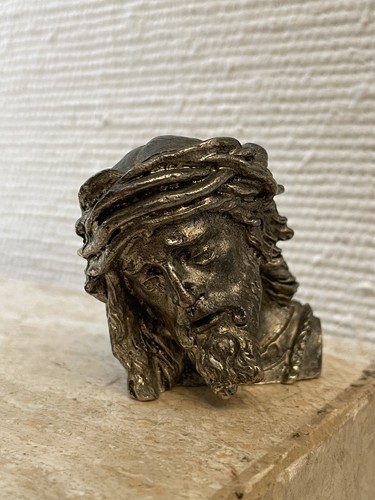 Sculpture religieuse visage