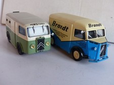 Lot  camionnettes d'antan