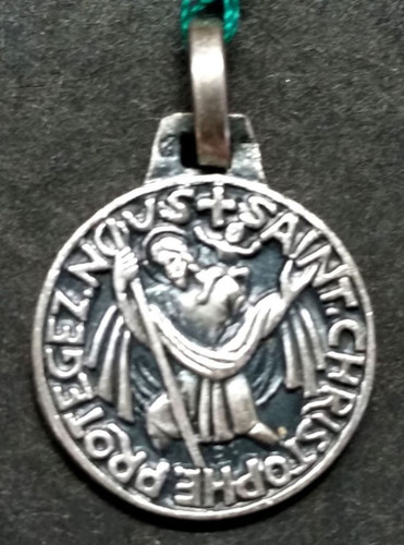 Médaille religieuse milieu