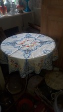 Belle nappe ronde, ancienne en coton brodée mains, fleurs et arabesques-Vintage