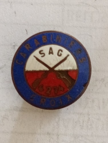 Enameled buttonhole insignia